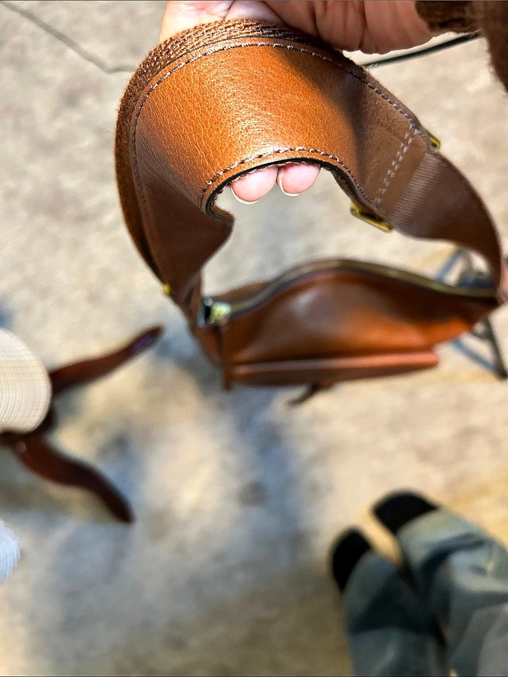 Fossil Maya Hobo Brown Crossbody Bag - Picture 13 of 16